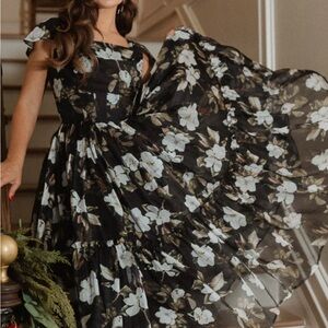 NWT Ivy City Co. “I feel pretty “ in magnolia Floral Black Dress